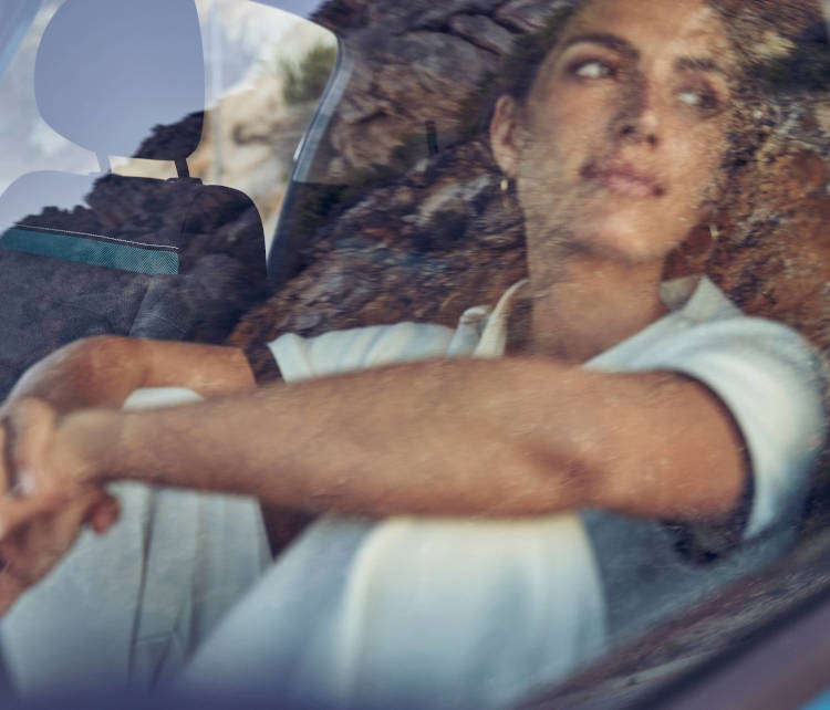 Жінка у салоні Citroen C3