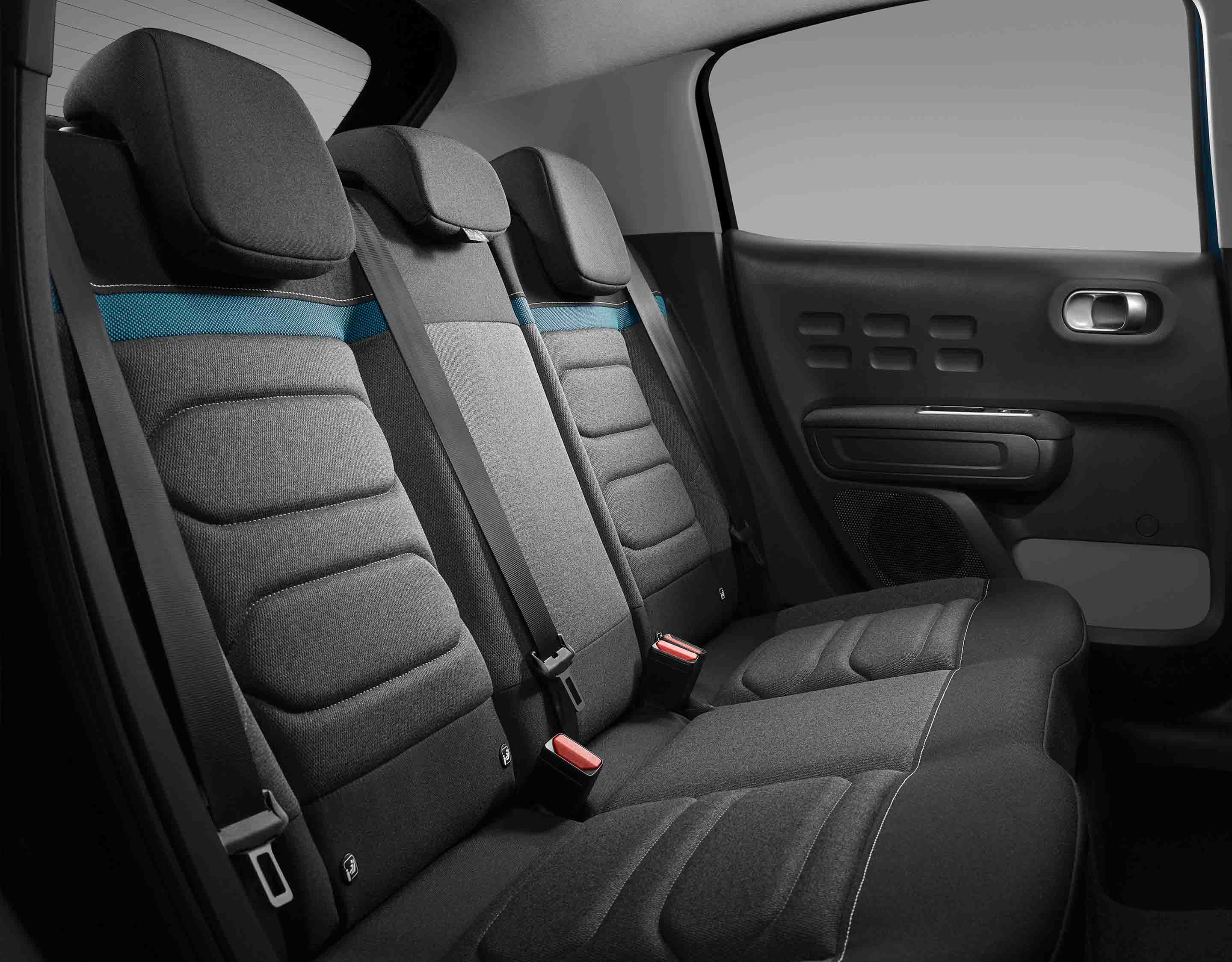 Задні сидіння у салоні Citroen C3