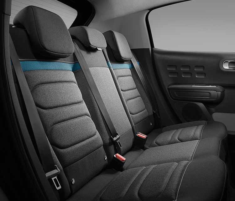 Задні сидіння у салоні Citroen C3