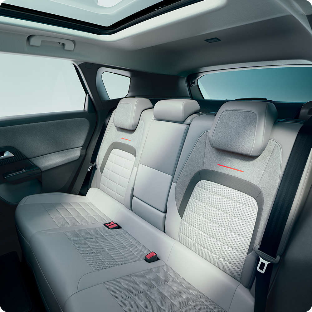 Другий ряд сидінь у салоні Citroën C5 Aicross