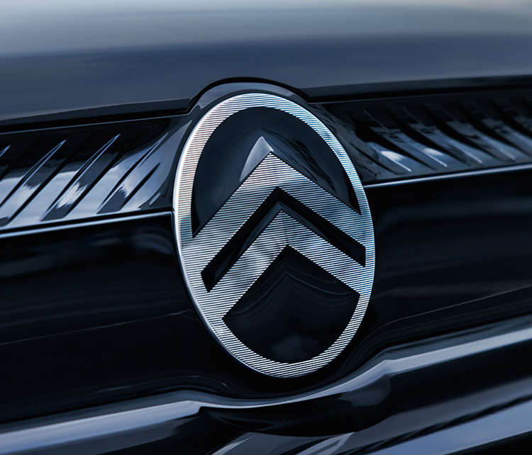 Логотип Citroen на радіаторній решітці Citroen SpaceTourer