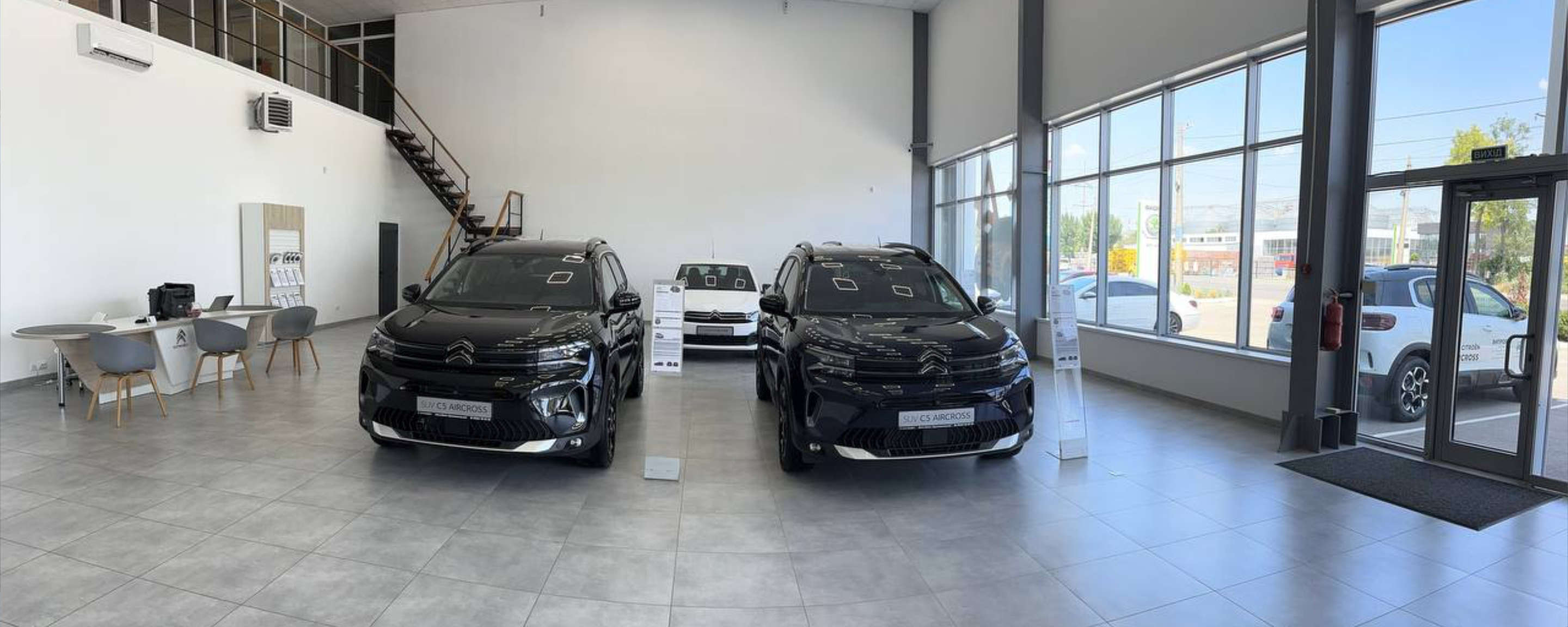 Виставкова зала автосалону Citroën «Авто-Шанс» у Кропивницькому
