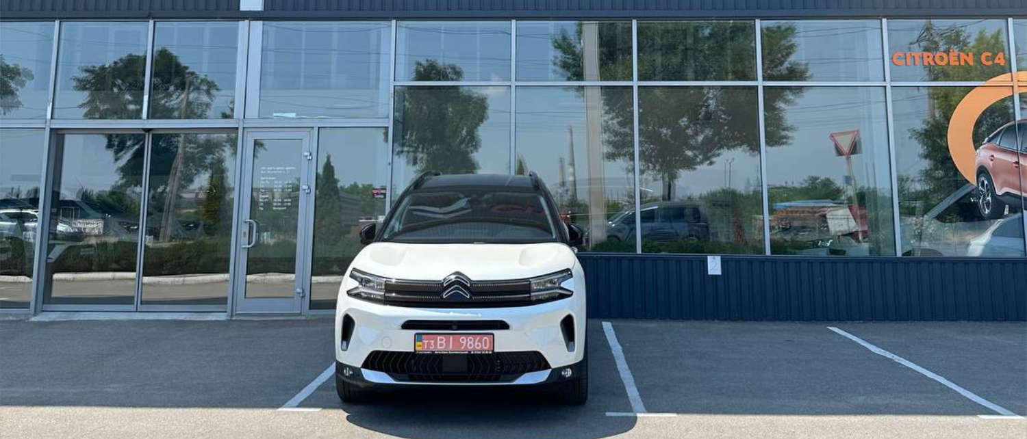 Фасад автосалона